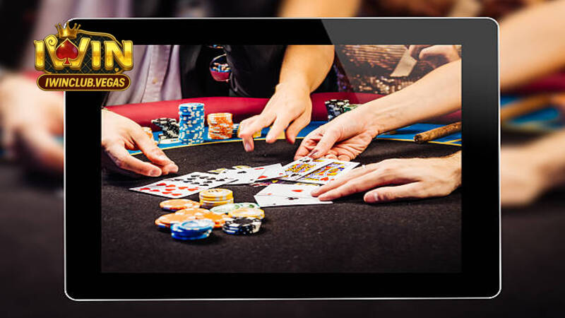 Chơi poker online hấp dẫn tại Iwinclub